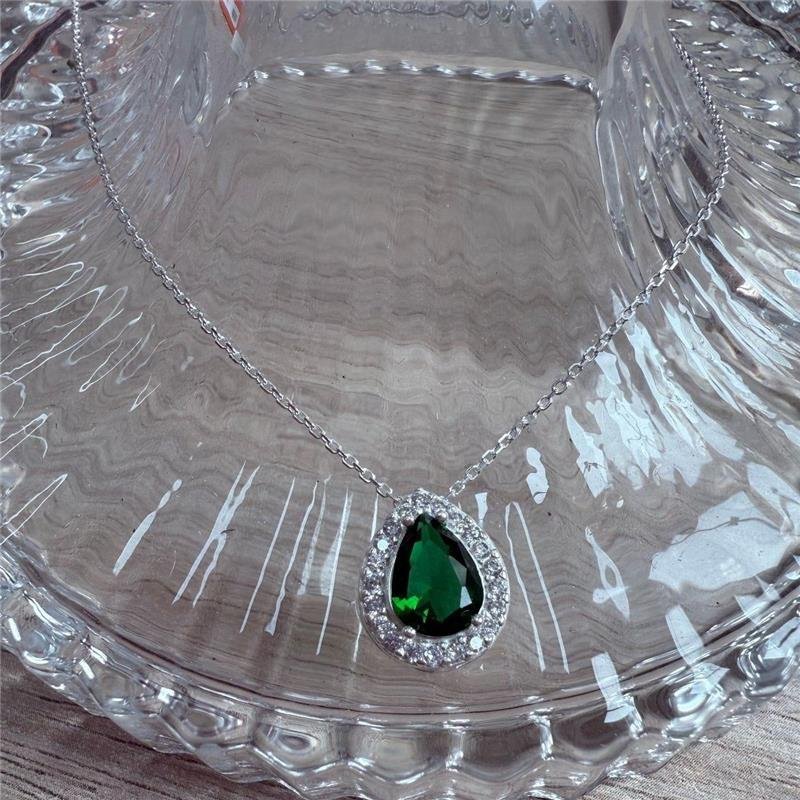 COLAR GOTA VERDE LUXO