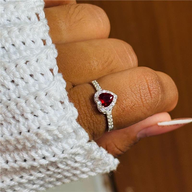 ANEL CORAÇÃO VERMELHO CRAVEJADO