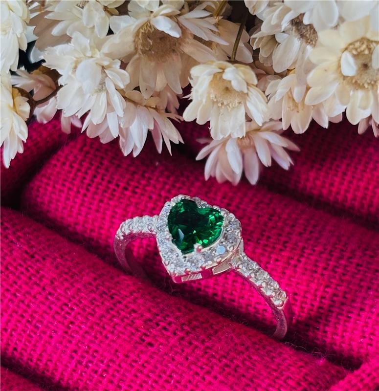 ANEL CORAÇÃO VERDE CRAVEJADO