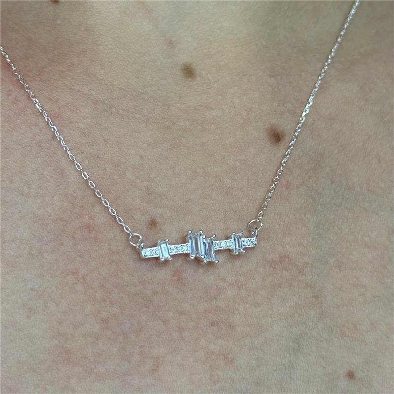 COLAR PEDRAS CINTILANTES