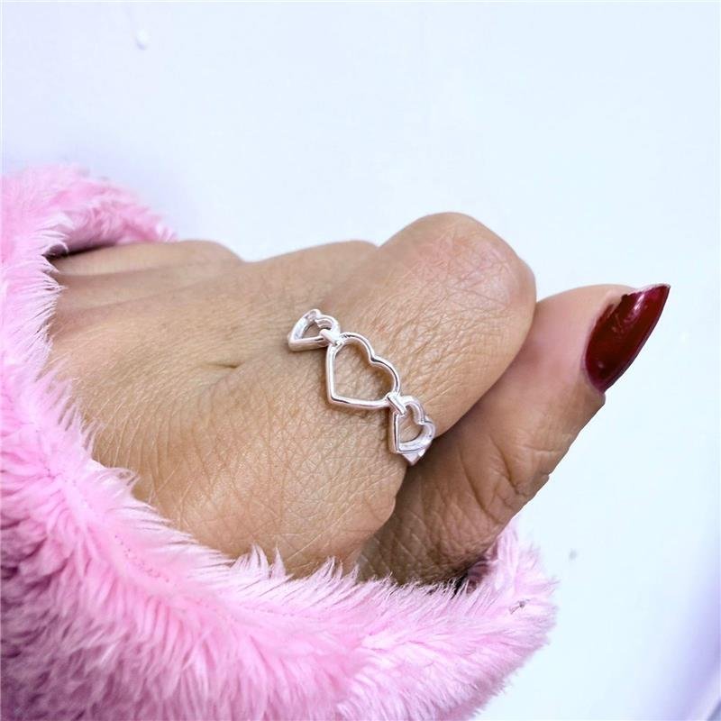 ANEL 3 CORAÇÕES VAZADOS 