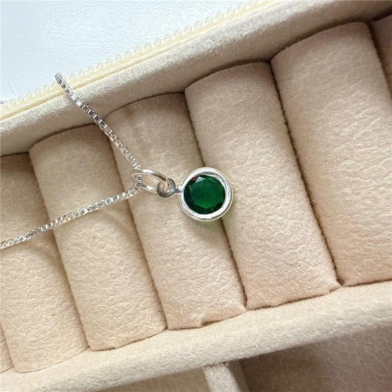 COLAR PONTO DE LUZ VERDE CRAVAÇAO INGLESA